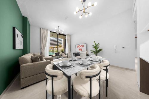 StayShort - Stylish 2 Bed Apartment in Silicon Oasis for 6 with Balcony in Dubai Silicon Oasis