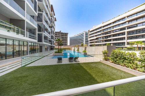 StayShort - Stylish 2 Bed Apartment in Silicon Oasis for 6 with Balcony in Dubai Silicon Oasis