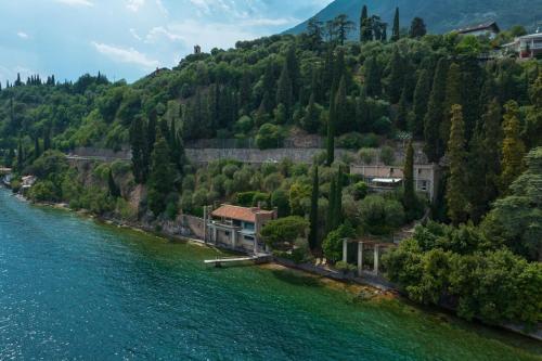 Tre Cipressi, ancient limonaia with lake access