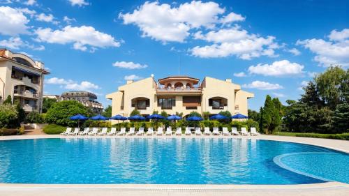 Spacious 3BR Sea View Apt - Ground Fl - 50m to Sea in Kavarna