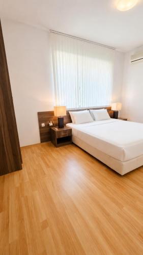 Spacious 3BR Sea View Apt - Ground Fl - 50m to Sea in Kavarna