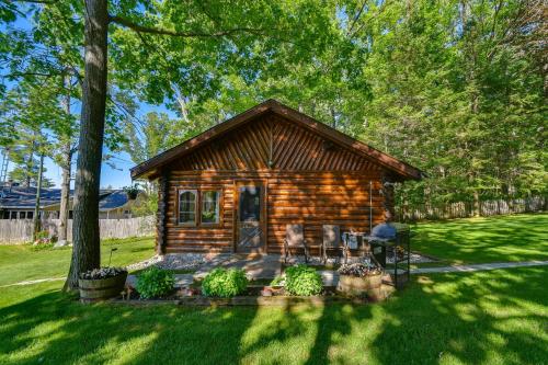On All-Sports Lake! Lewiston Cabin w/ Boat Dock in Lewiston (MI)