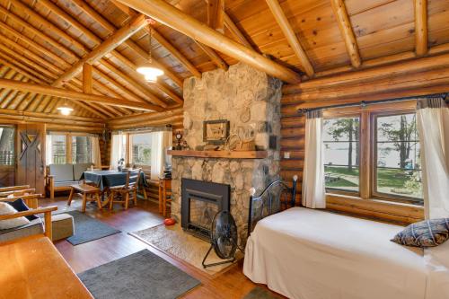 On All-Sports Lake! Lewiston Cabin w/ Boat Dock in Lewiston (MI)