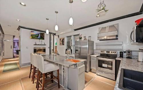 Amazing 4Bedroom home sleeps 16 Guests