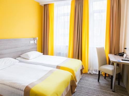 2 twin beds