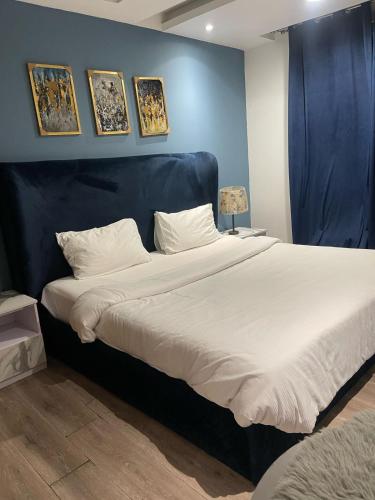 Gold Crest Mall Executive Serviced Apartments DHA Phase 4 - LMY Stays Lahore - image 4
