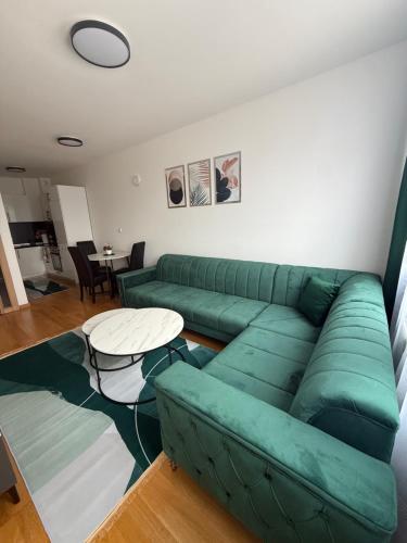Daky home near AirPort ,tram and City center