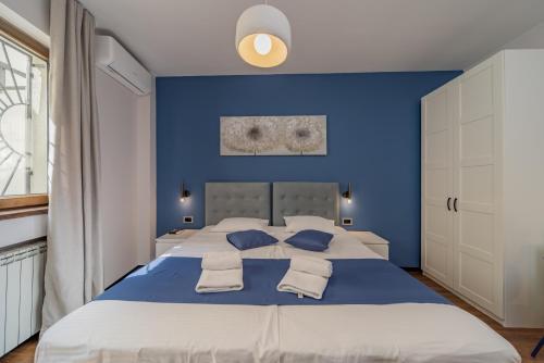 2 twin beds
