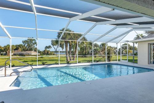 Zwembad, Triple En-Suite Pool Retreat - All Master Bedrooms in Hernando (FL)