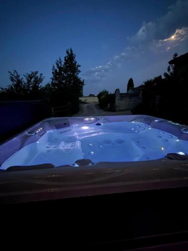 Le Mas d'Anjou - Chambres de charme avec jacuzzi in Vihiers