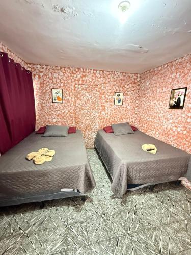 2 double beds