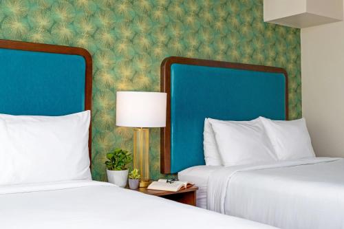 Peacock Suites - image 14