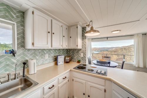Cozy Grand Coulee Home w/ Deck & Views! in Grand Coulee