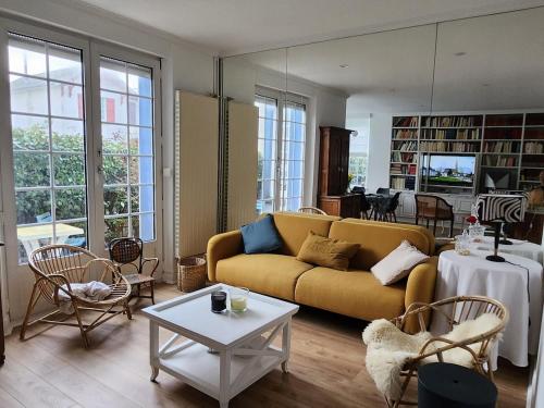 House with garden, terrace, garden, sea 300 m away