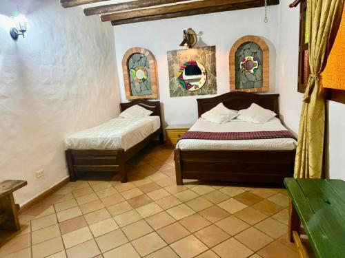 1 double bed, 1 twin bed