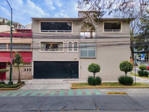 Prime Polanco Stay With Patio Near Shops & Cafes - image 4