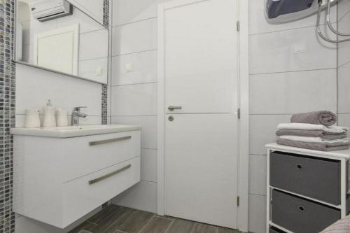 Apartments with parking space Makarska - 27490 - image 5