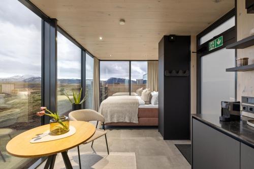 OOD Hekla Horizon - Mirror Houses - Hella OOD Hekla Horizon - Mirror Houses - Hella