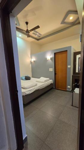 1 double bed, 1 futon bed