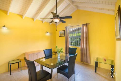 Beachy Cottage I Kitchen I Wi-Fi I Shaded Cabana I Parking in Long Bay