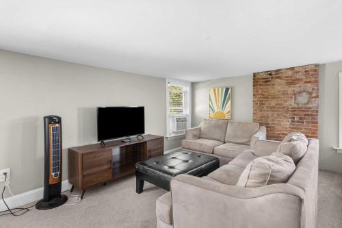 Charming STL Home Near Attractions ABODEbucks - image 3