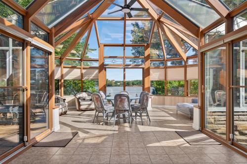 Private Waterfront Villa 9 Br Peaceful - Montreal