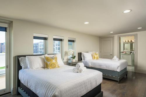Ultra Luxury Loft I Fireplace I Rooftop I RiNo - image 3