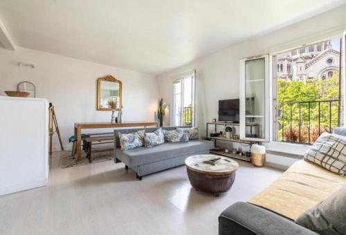 LAST FLOOR - SACRE COEUR 2 Bedrooms