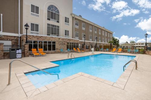 مسبح, Holiday Inn Express Hotel & Suites New Iberia - Avery Island By IHG in New Iberia