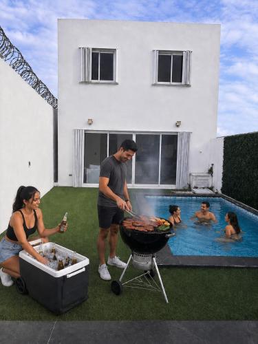 House with Private Pool BBQ Beach 15 Min Away