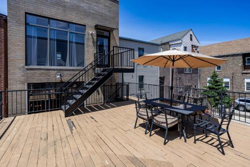 Oprema, 5-bedroom house in Pilsen near Medical District in Lower West Side