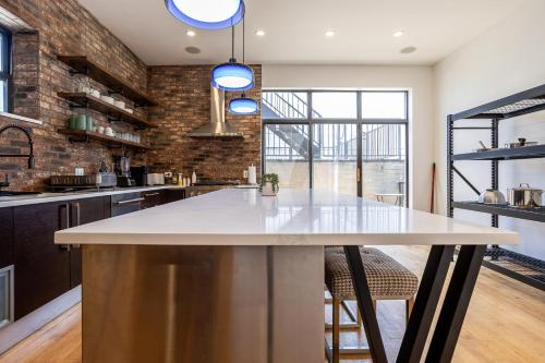 5-bedroom house in Pilsen near Medical District in Lower West Side