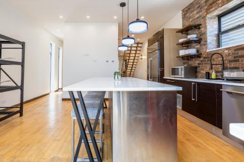 5-bedroom house in Pilsen near Medical District in Lower West Side