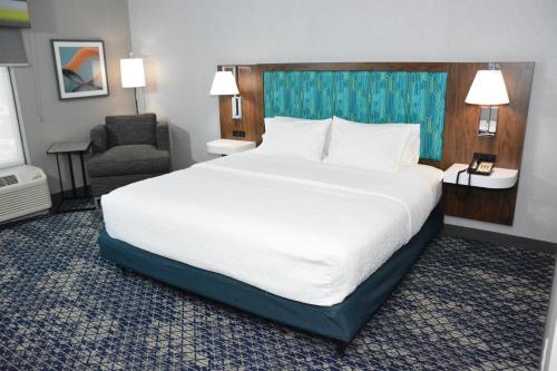 Hampton Inn by Hilton Cambridge Room Type - King Room