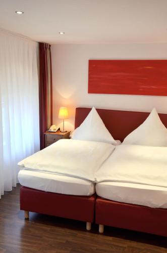 Hotel im Kupferkessel – Cologne, IA