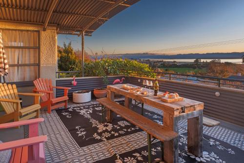 Moana Escape - Tasman Bay Views, Pool, Spa & Sauna in Moana