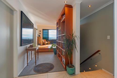 Moana Escape - Tasman Bay Views, Pool, Spa & Sauna in Moana