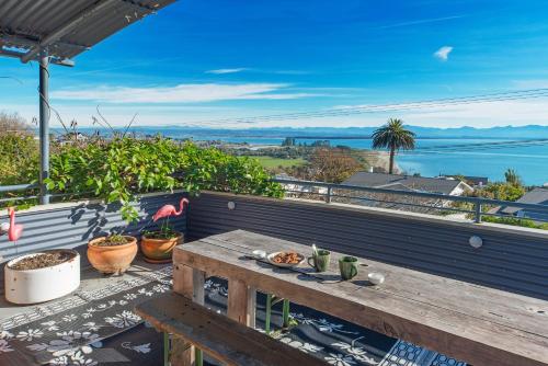 Moana Escape - Tasman Bay Views, Pool, Spa & Sauna in Moana