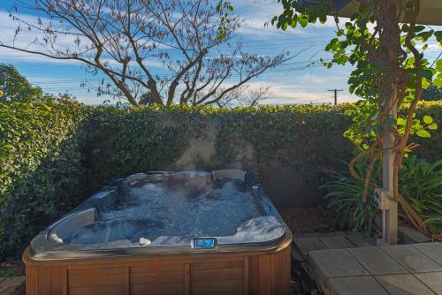 Moana Escape - Tasman Bay Views, Pool, Spa & Sauna in Moana