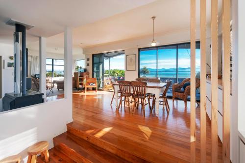Moana Escape - Tasman Bay Views, Pool, Spa & Sauna in Moana