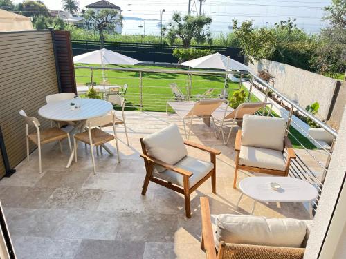 Villa - Sea view Apartments - Private Parking & AC