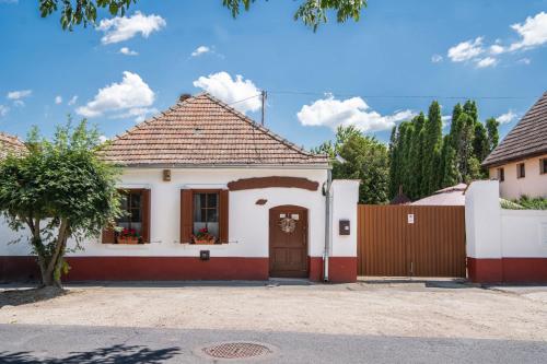 Authentic Country House with Large Garden in Celldömölk