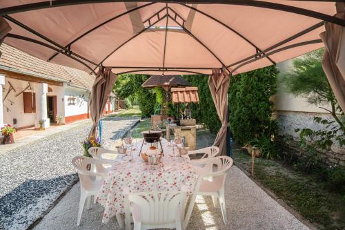 Authentic Country House with Large Garden in Celldömölk
