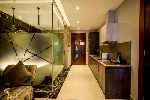 Oak Plaza Suites in 庫馬西