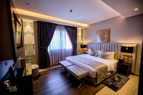 Oak Plaza Suites in 庫馬西