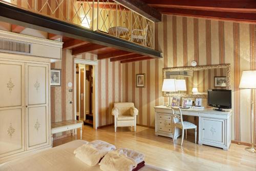 room detail thumbnail 0