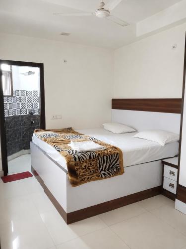 Chahal Guest House Nangloi in Punjabi Bagh