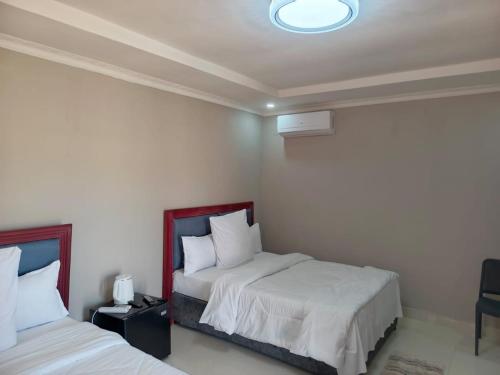 Budget twin room Lower Zambezi in Siavonga