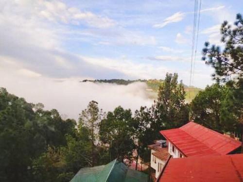 Cloudview Pines Cabin Resort Style Pvt Stay in Dagshai
