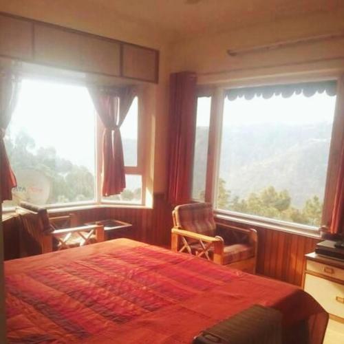 Cloudview Pines Cabin Resort Style Pvt Stay in Dagshai